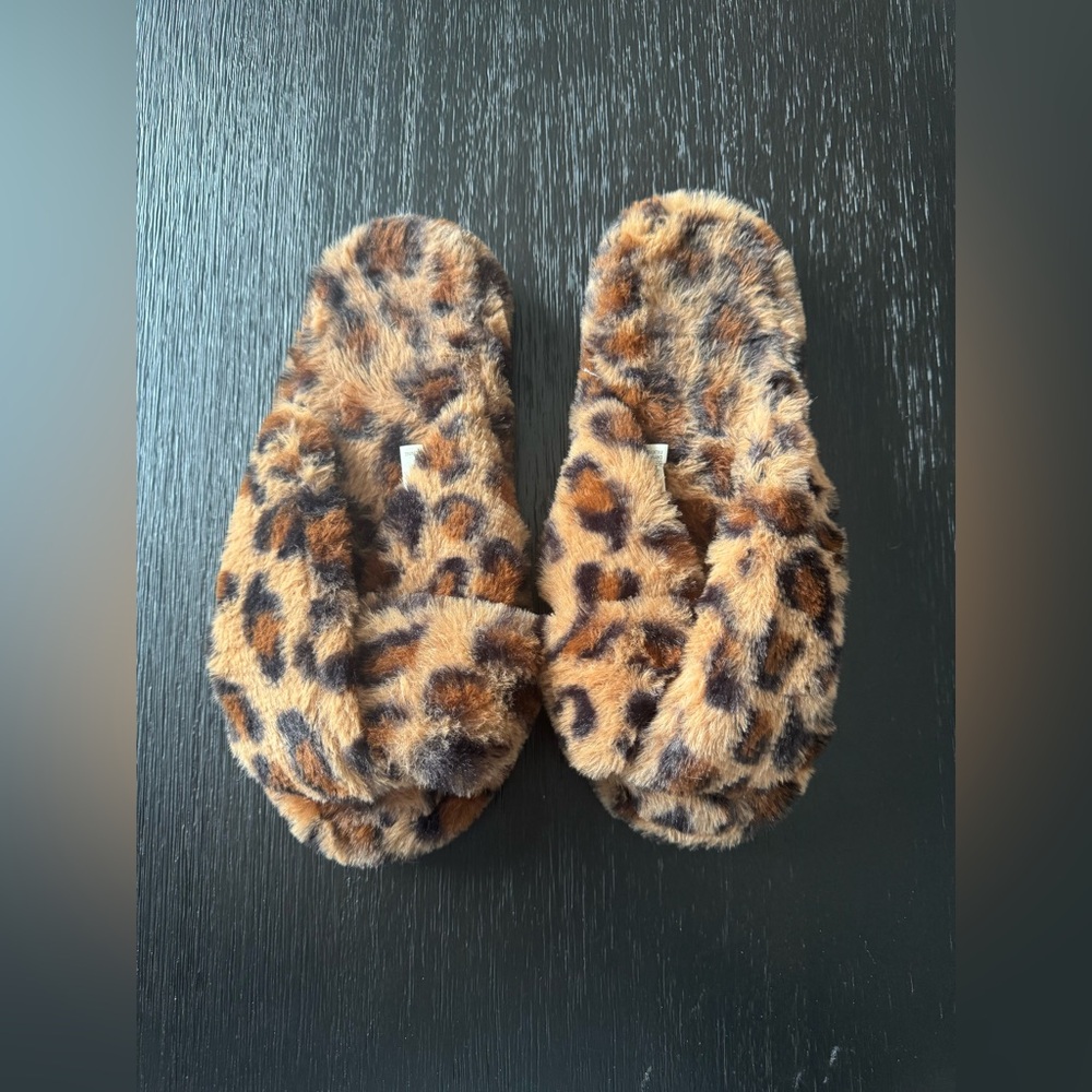 Serra Leopard Print Fuzzy Slippers (NEW without Tags)